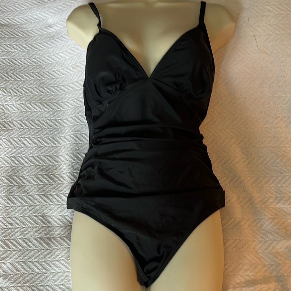 Cupshe Classic Black Swimsuit w/ Adjustable Straps L